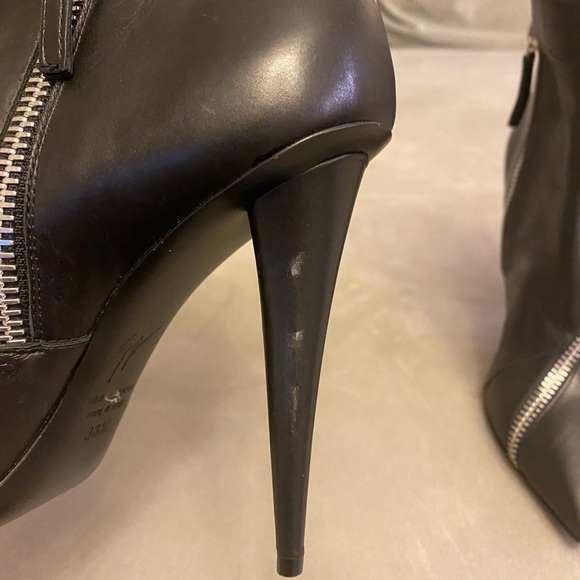 Awesome pair of Guiseppe Zanotti moto boots! No box sorry. They are pre-loved! - Picture 5 of 6